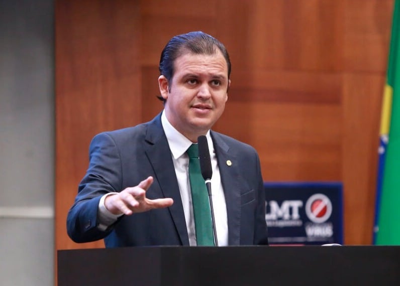 Deputado nega acordo com Adilton Sachetti e afirma que vice será definido nos próximos dias