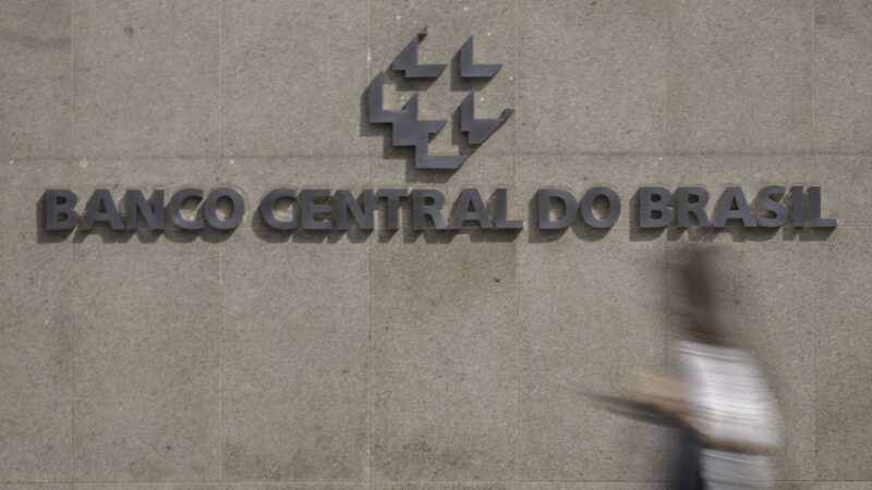 Juros ainda mais altos vão encarecer crédito, afirma economista à CNN