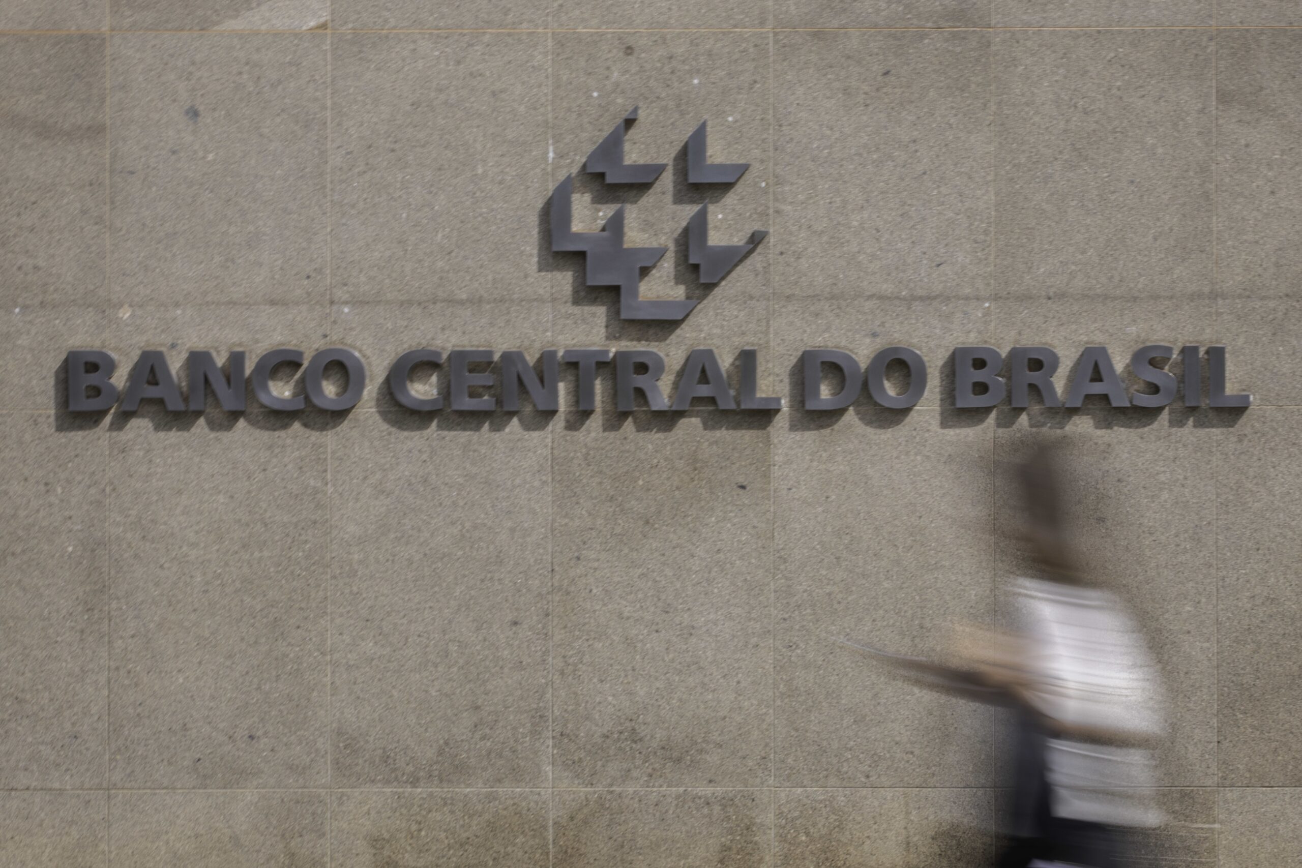 Crescimento do PIB indica necessidade do BC subir taxas de juros, diz especialista