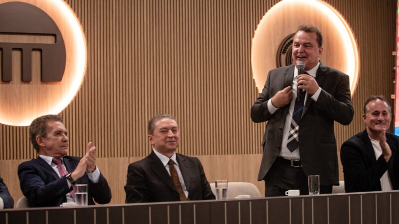 Presidente do TCE destaca atuação de Max Russi na garantia dos direitos de agentes de saúde