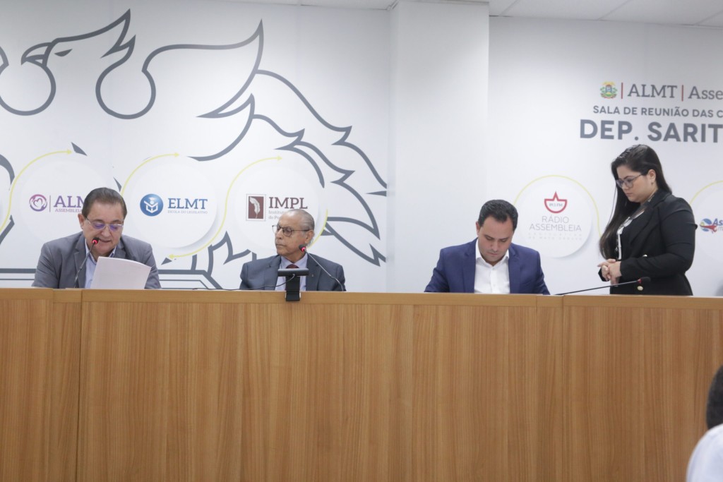 CCJR apresenta moção de pesar pela morte da deputada Amália Barros