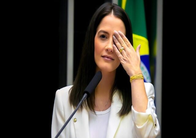 Câmara Federal dá nome da deputada Amália Barros a prêmio de inclusão