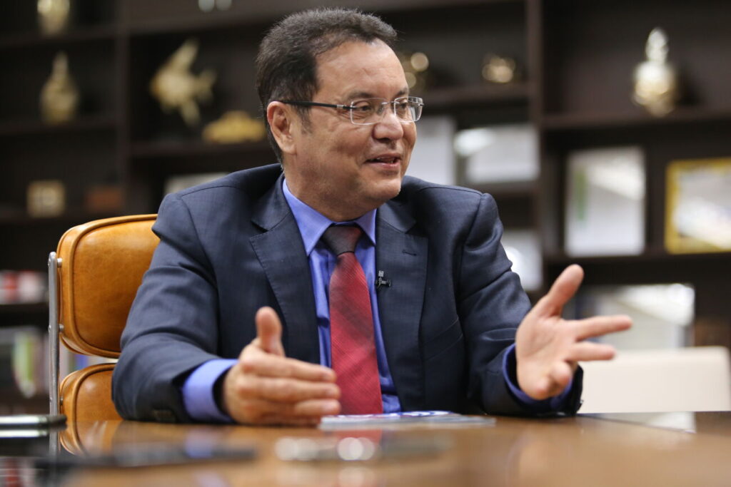 Com seis postulantes, nome de vice só será definido em agosto, afirma Botelho