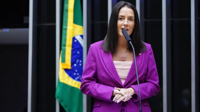Deputada Amália Barros passa pela 6ª cirurgia em São Paulo e estado de saúde é considerado grave