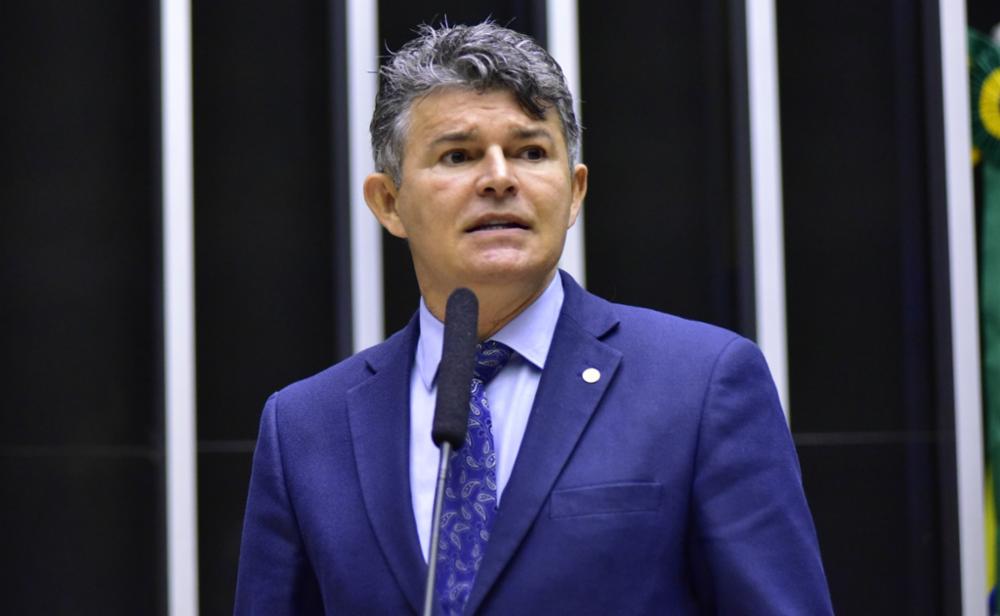 Deputado afirma que Lula e seu governo estão derretendo