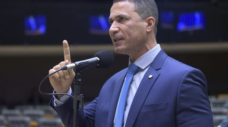 Deputado de MT é acionado na Justiça por supostas fake news sobre enchente no Rio Grande do Sul