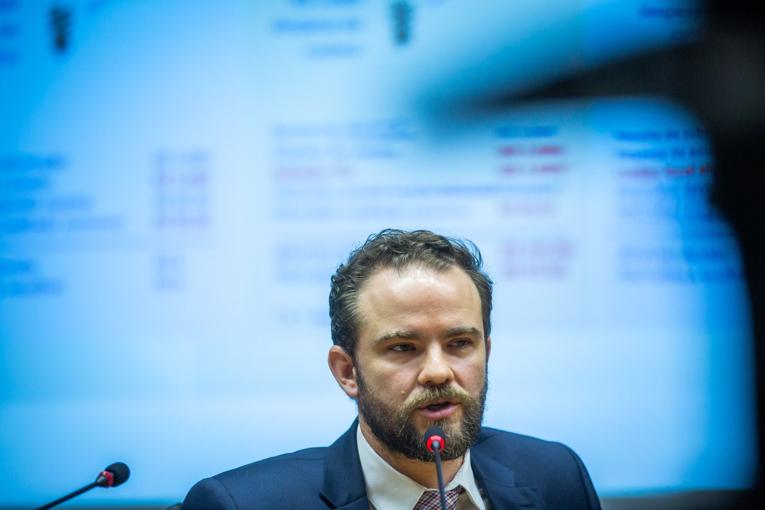 Governo espera “ajuda“ de Lira para alternativas sobre CSLL e JCP, diz Durigan