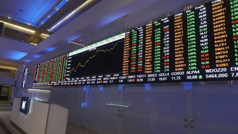 Ibovespa sobe 0,48% aos 132.792 pontos; dólar avança 0,16%