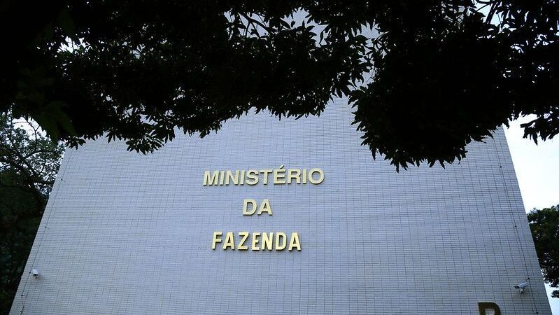 Governo é muito tímido no enfrentamento à despesa pública, diz cientista político