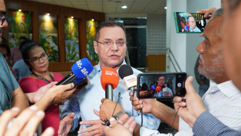 Botelho nega assédio de partidos por cargos e descarta lotear secretarias em troca de apoio para eleições