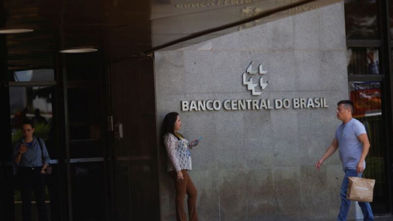 Pix monitorado: uma a cada 238 transferências pessoais supera R$ 5 mil