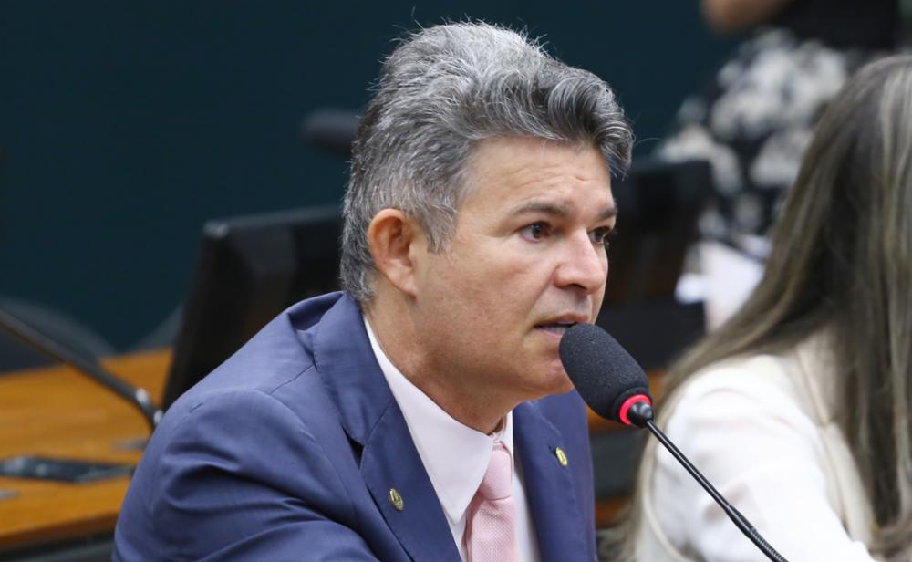 Deputado pede afastamento de Fávaro e mais dois ministros e defende CPI