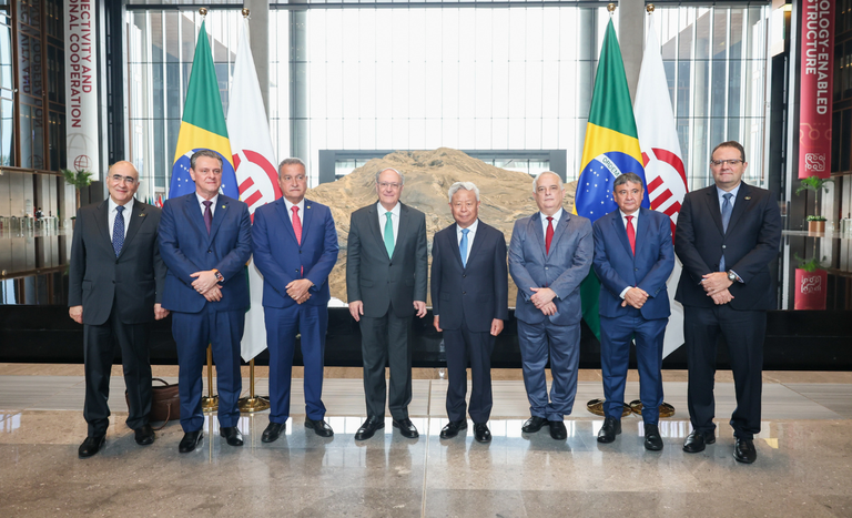 Fávaro destaca programa de recuperação de áreas degradadas em reunião com bancos asiáticos