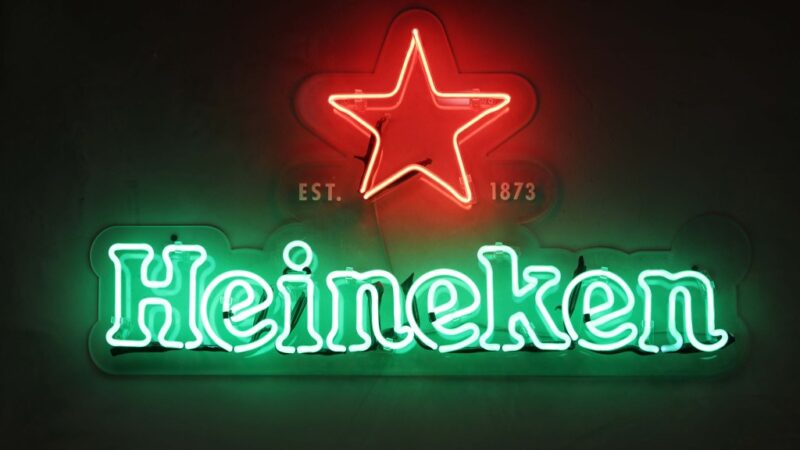 Heineken tem prejuízo inesperado de 95 milhões de euros no 1º semestre