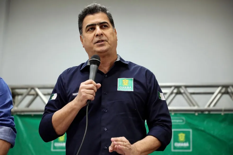 “O povo cuiabano foi apunhalado pelas costas”, diz Emanuel sobre venda dos vagões do VLT