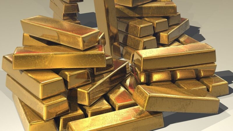 Ouro fecha em alta de mais de 1%, com rebaixamento dos EUA