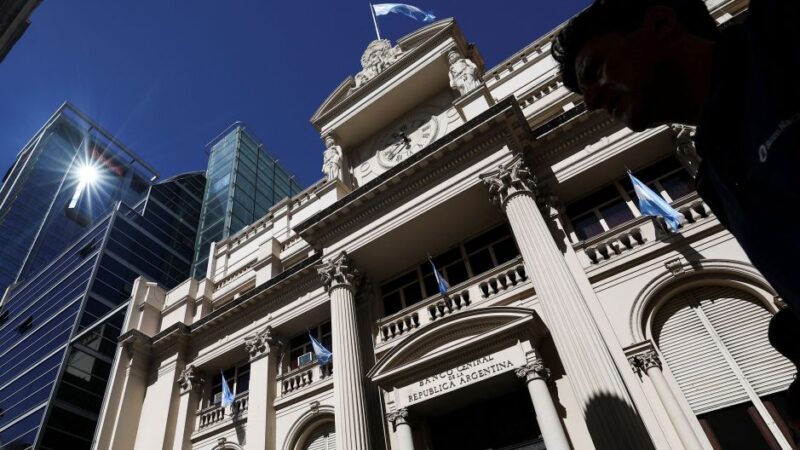Banco central da Argentina reduz taxa de juros de 32% para 29%