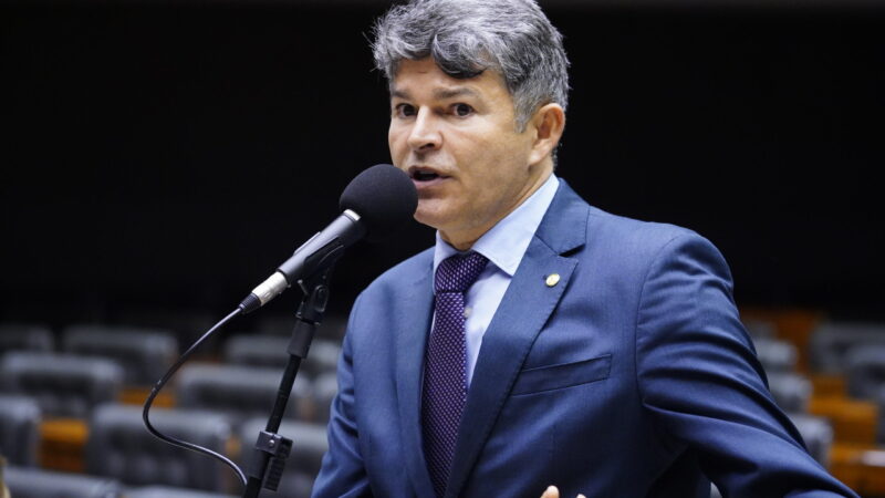 “Pode ter o carimbo de corrupto para sempre”, alerta Medeiros na Câmara ao cobrar esclarecimentos sobre o leilão do arroz