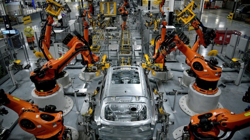 Produção industrial sobe em 12 de 18 locais em agosto ante mesmo período de 2023, diz IBGE