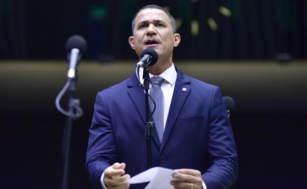 “Traficante está aplaudindo porque vai lucrar”, diz Coronel Assis após STF liberar posse de maconha
