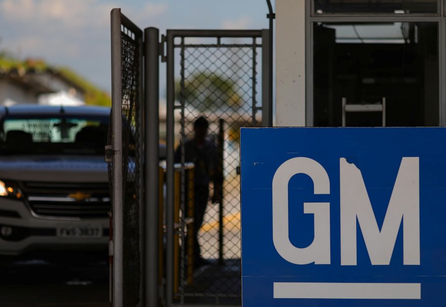 GM corta mais de 1.000 funcionários de áreas de software e serviços