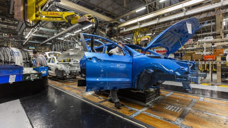 PMI industrial do Reino Unido sobe a 52,1 em julho e atinge o maior nível em dois anos