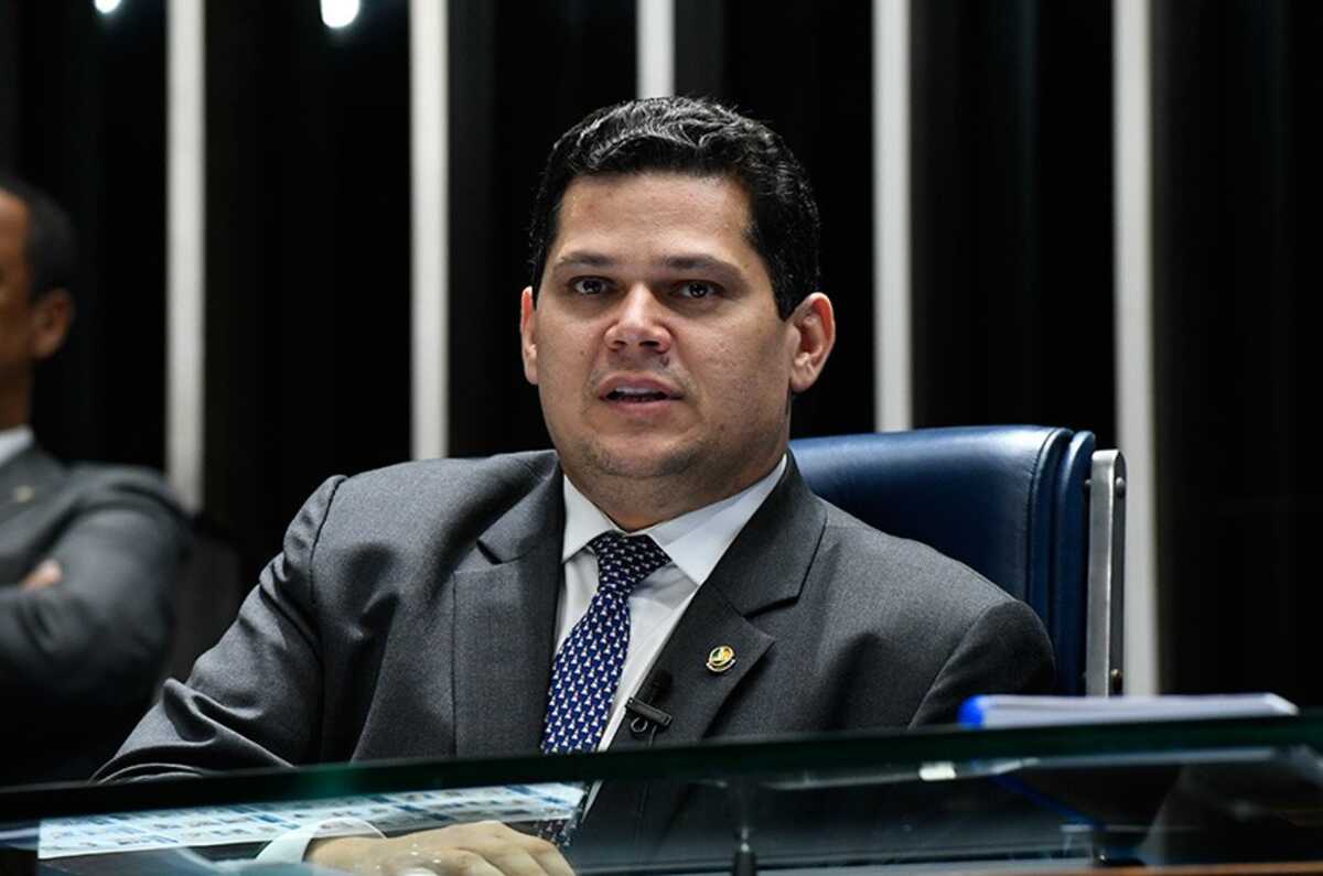 Prerrogativa de escolher indicado ao STF é do Senado, diz Alcolumbre