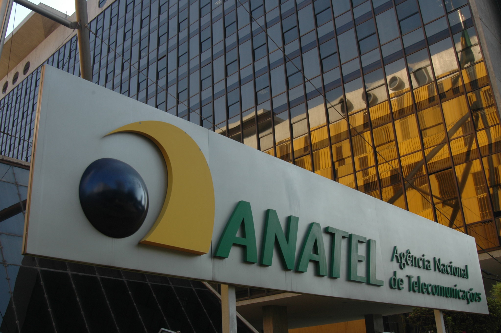 Anatel adia regulação que bloqueia linhas 20 dias após atraso de pagamento da conta