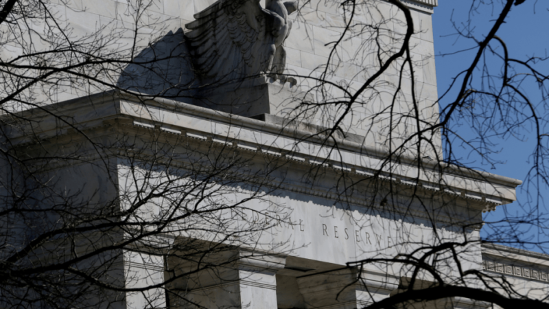 Autoridade do Fed sinaliza mente aberta para corte de juros em setembro