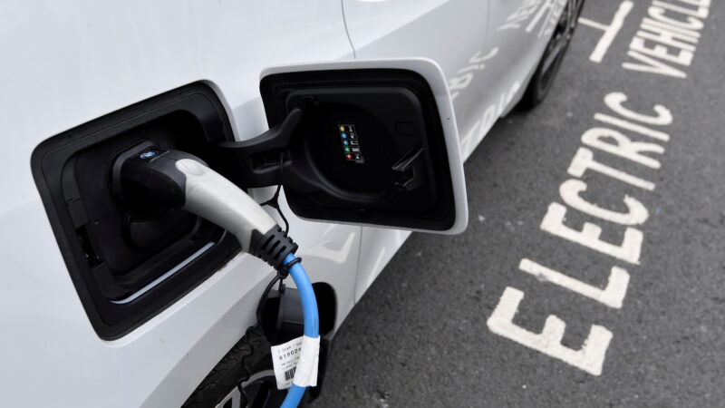 Canadá irá impor tarifa de 100% sobre veículos elétricos da China