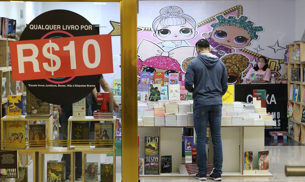Confiança dos comerciantes na economia tem maior redução desde novembro, aponta CNC