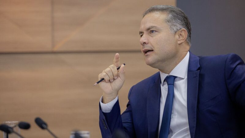 Governo vai congelar R$ 31 bi e anunciar aumento do IOF, diz Renan Filho