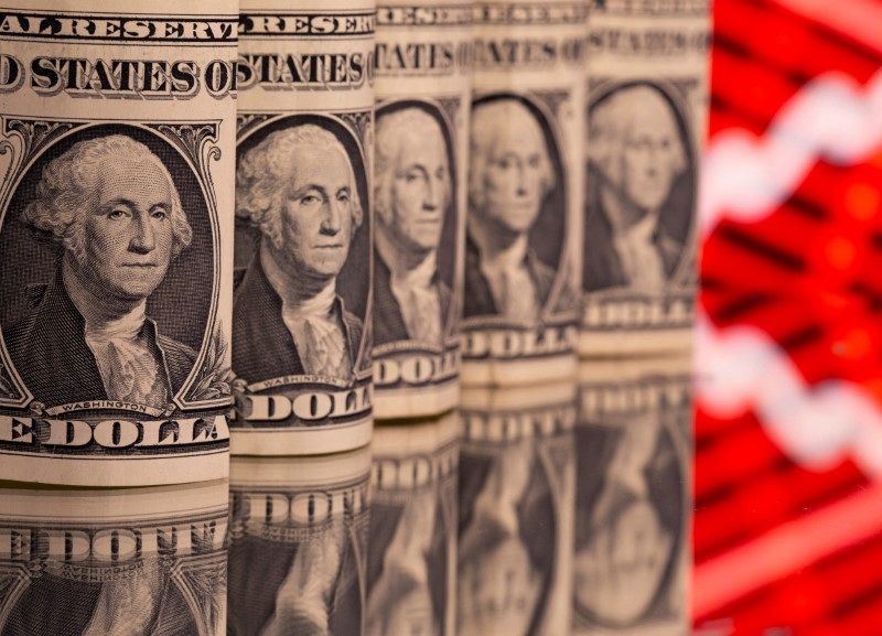 Dólar sobe mesmo após venda de US$ 1,5 bi em leilão do BC; Ibovespa cai