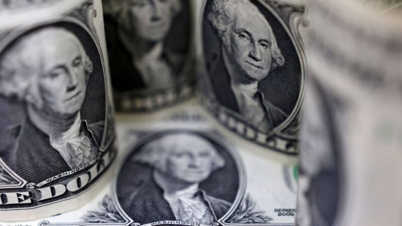 Dólar tem leve alta na abertura enquanto aguarda dados de emprego nos EUA
