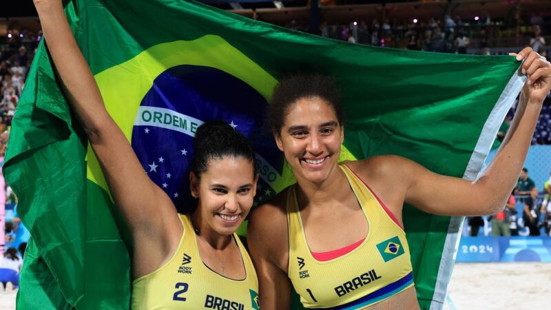 Duda e Ana Patrícia derrotam canadenses e são ouro no vôlei de praia