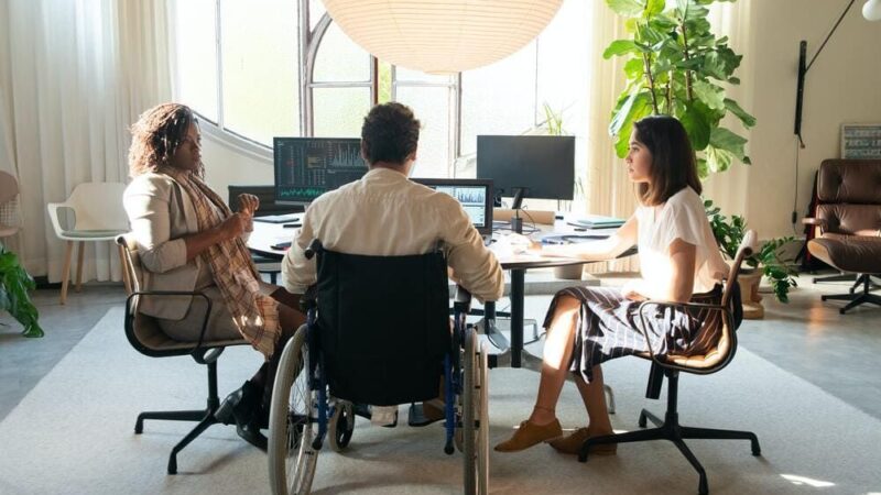 Empresas devem preencher relatório de transparência salarial até sexta (30)