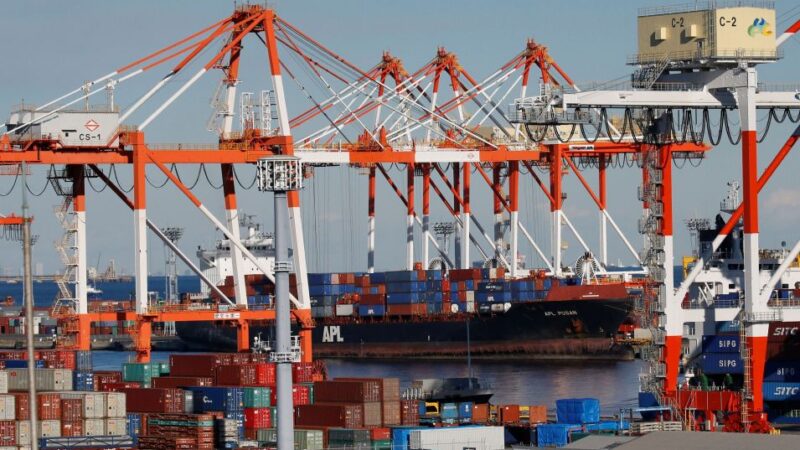 Exportações do Japão ficam abaixo do esperado em julho; volumes recuam novamente