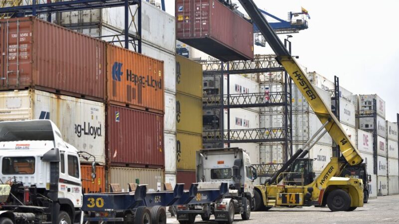 Governo concede cinco terminais em 1º leilão portuário do ano