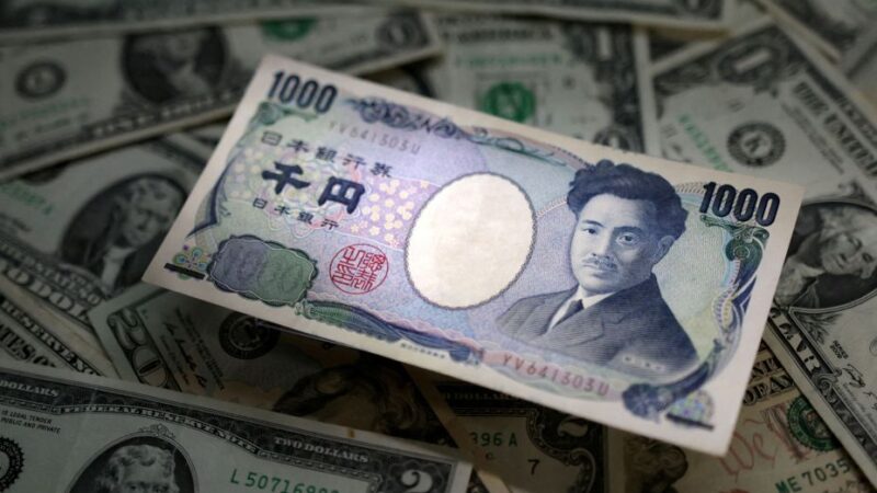 Iene recua depois de BC japonês reduzir a chance de aumento dos juros