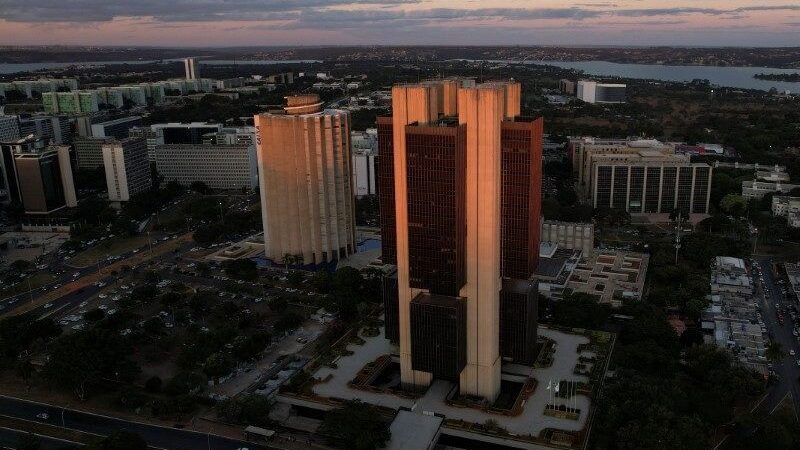 Meta fiscal de 2024 deve ser cumprida, mas cenário demanda atenção, diz diretor do BC