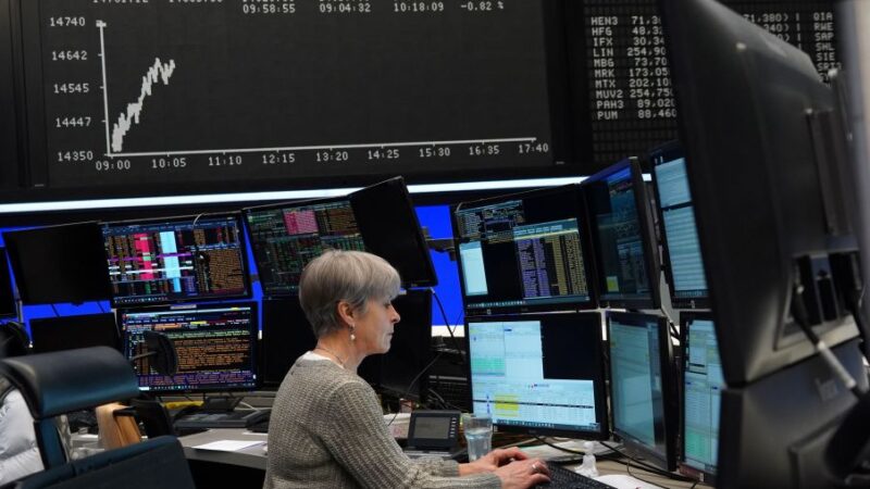 Na Europa, índices avançam com dados mistos de PMI e Jackson Hole em foco