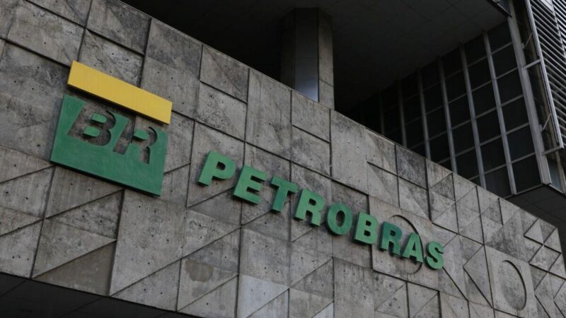 Petrobras tem prejuízo de R$ 2,6 bi no 2º trimestre