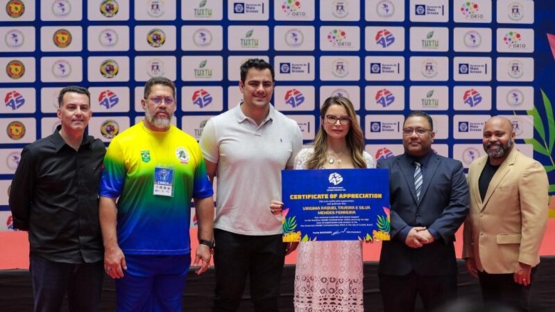 Primeira-dama do Estado é homenageada como Madrinha do Sambo no Pan American Championships realizado em Cuiabá
