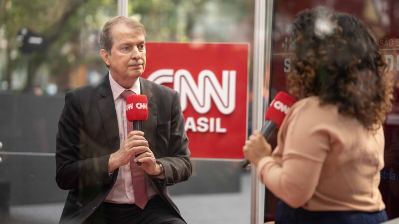 Sociedade brasileira perde com taxa de juros elevada, diz diretor da CNI
