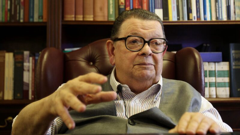 Superministro da Fazenda e “pai do milagre econômico“: quem foi Delfim Netto