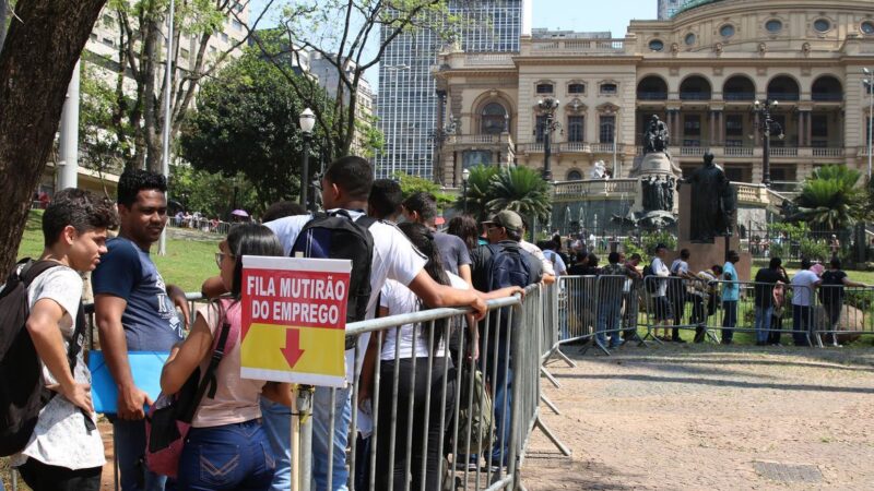 Taxa de desemprego no 2º tri cai em 15 das 27 unidades da Federação, mostra IBGE
