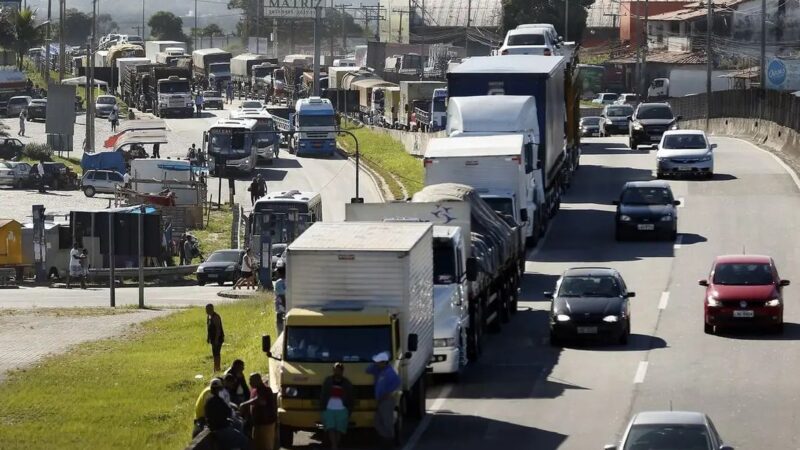 Volume de fretes no país sobe 14% no 1º semestre, aponta plataforma