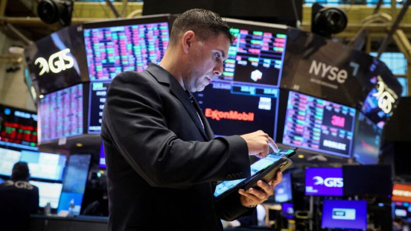 Wall Street opera sem direção única com cautela de investidores antes de dados de inflação nos EUA
