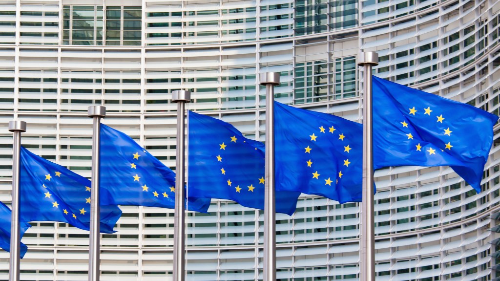 Zona do Euro: superávit comercial ajustado atinge 17,5 bilhões de euros em junho