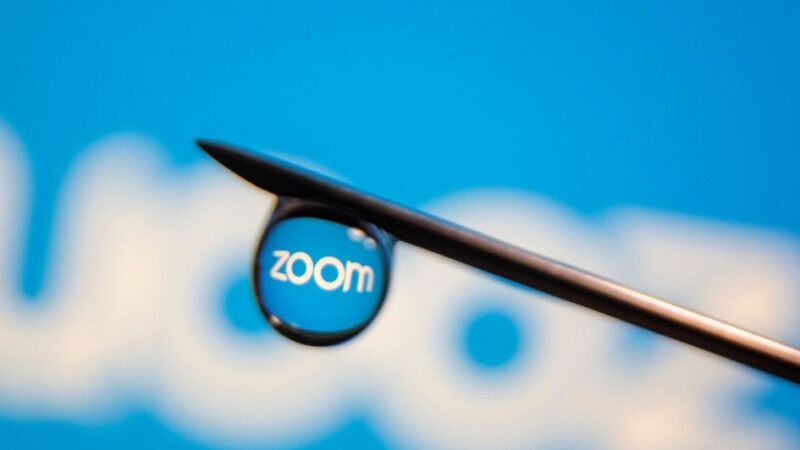 Zoom eleva projeção de receita anual devido a forte demanda por seus produtos com IA